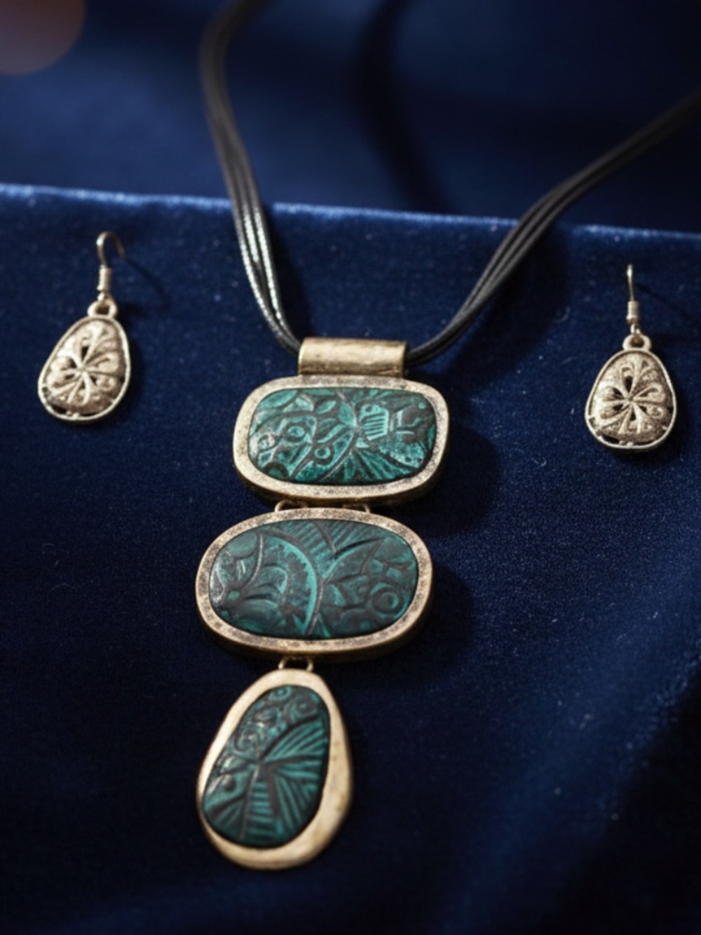 Women Brown Cord Gold Green Pendant Earring Necklace Set - Picture 2 of 4
